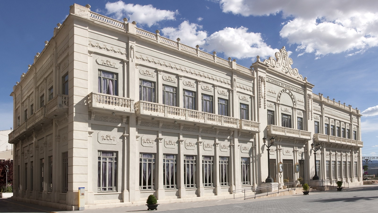Fachada-Completa-TEATRO-CHAPI